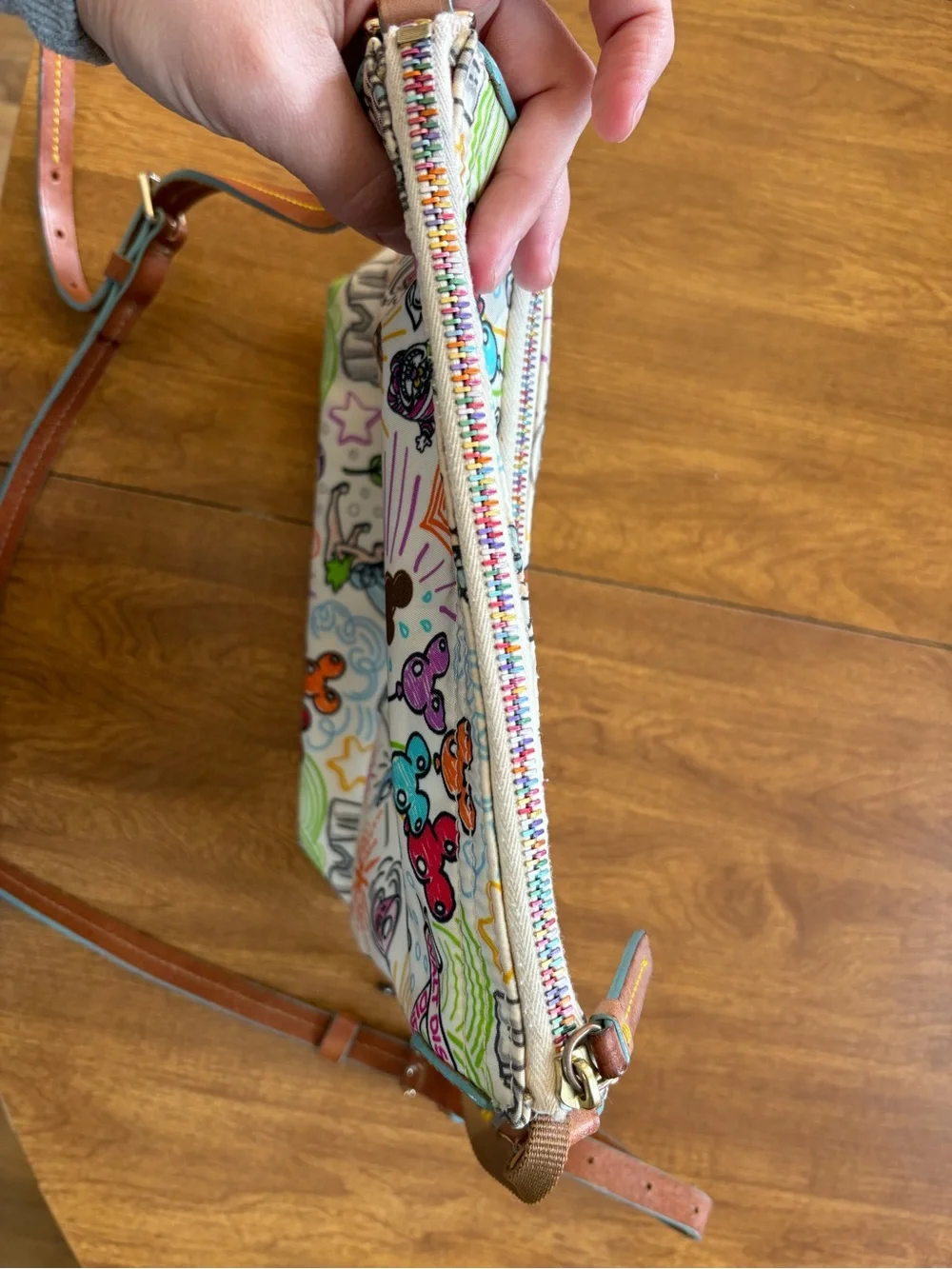 Dooney & Bourke White Multicolor sketch Disneyworld Crossbody Bag - Picture 5 of 8